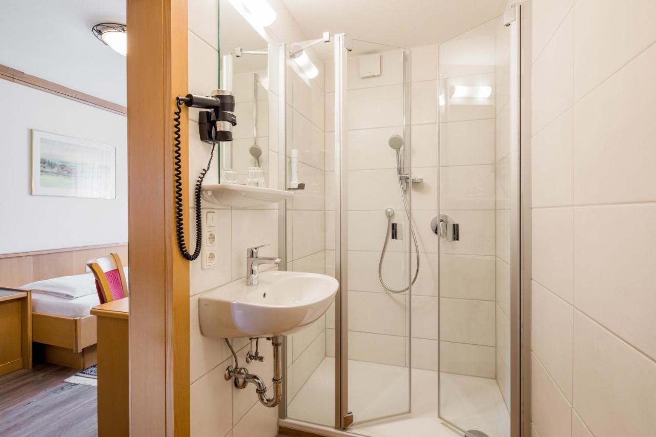 Hotel Bayrischer Loewe Osterhofen Kültér fotó