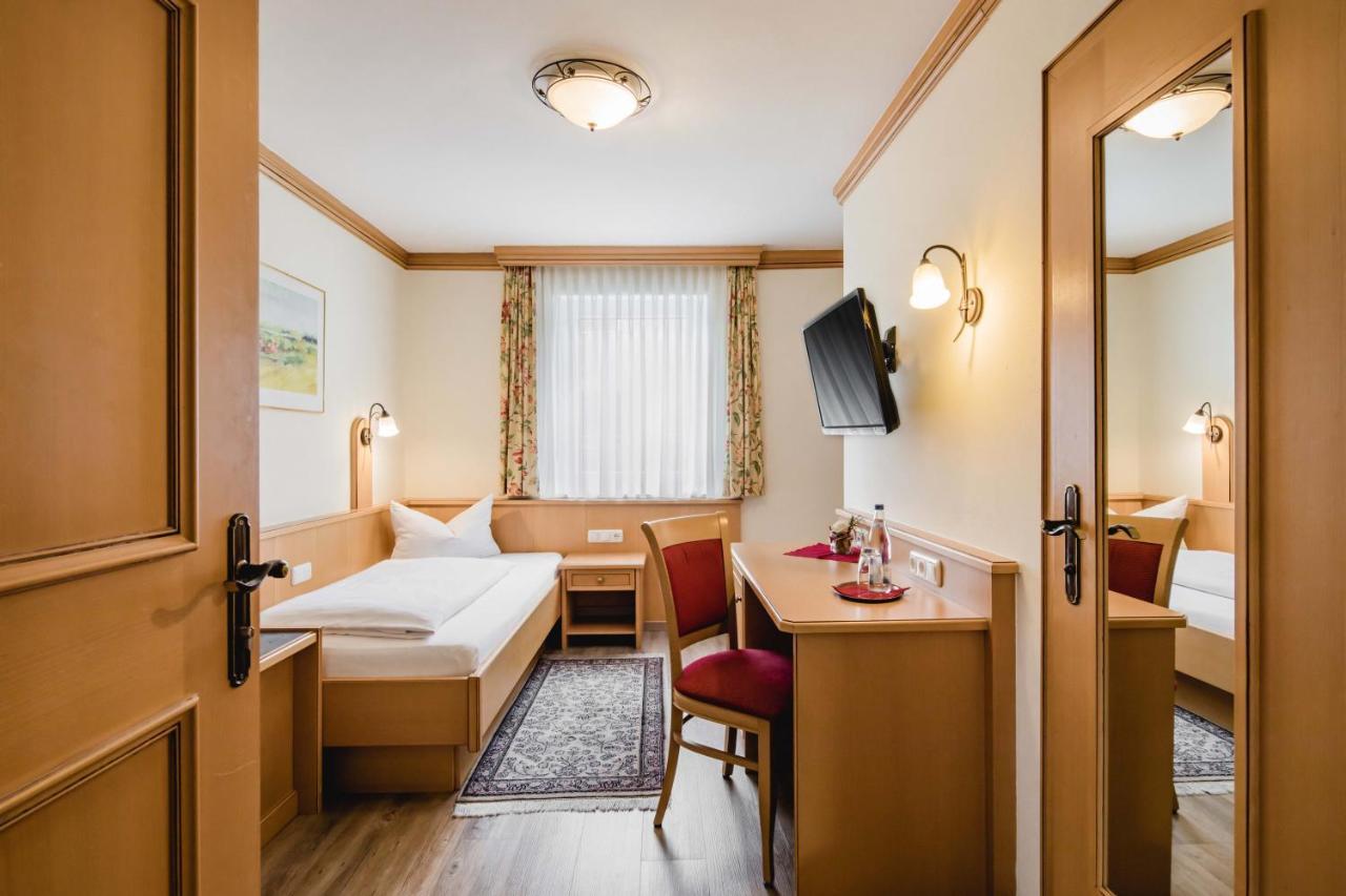 Hotel Bayrischer Loewe Osterhofen Kültér fotó