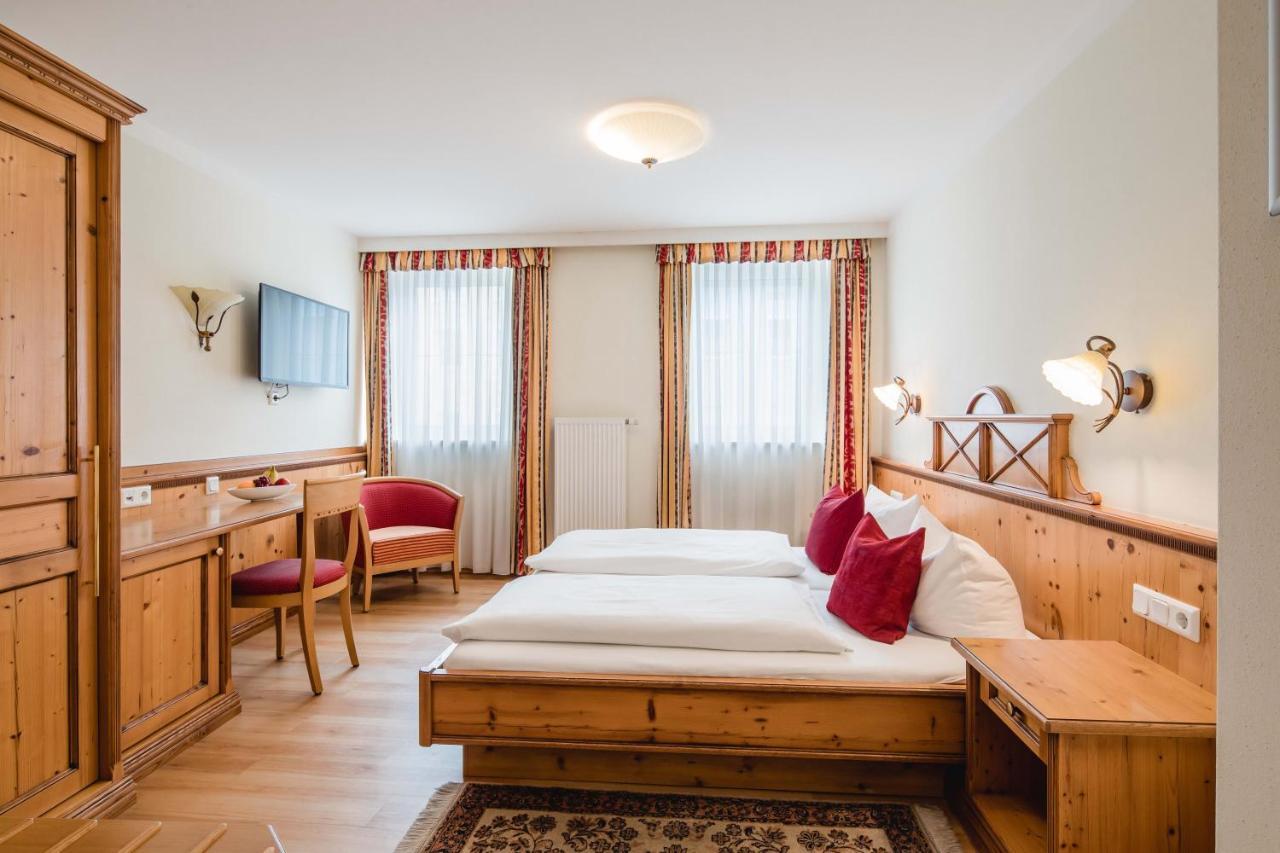 Hotel Bayrischer Loewe Osterhofen Kültér fotó