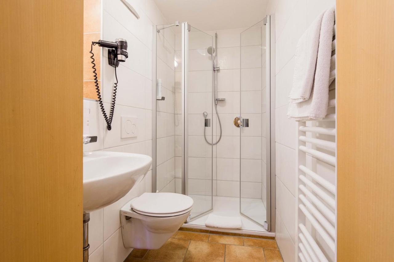 Hotel Bayrischer Loewe Osterhofen Kültér fotó