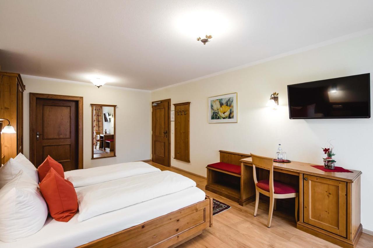 Hotel Bayrischer Loewe Osterhofen Kültér fotó