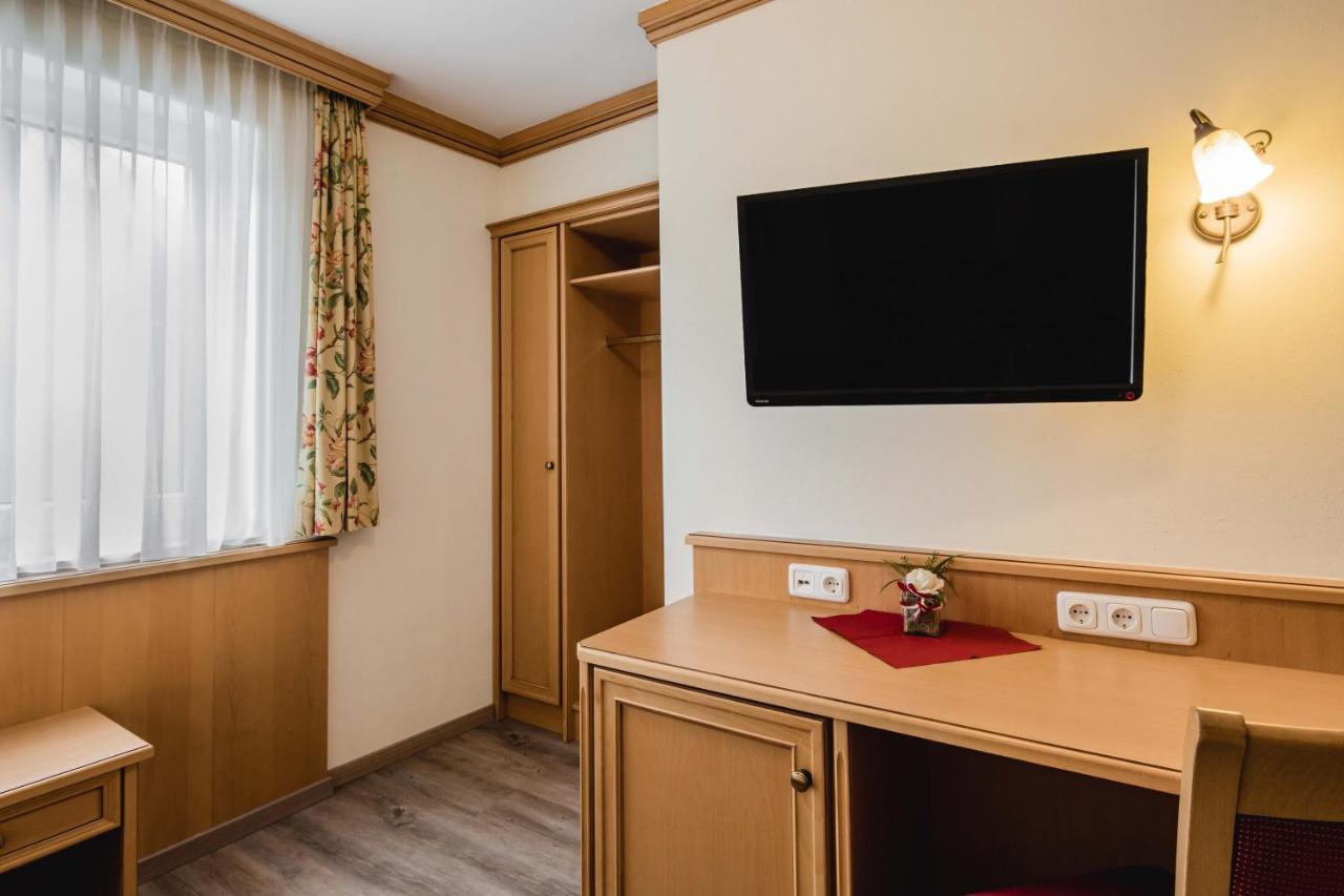 Hotel Bayrischer Loewe Osterhofen Kültér fotó