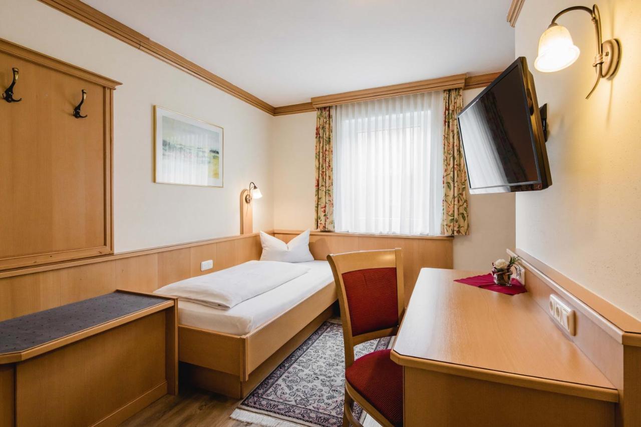 Hotel Bayrischer Loewe Osterhofen Kültér fotó