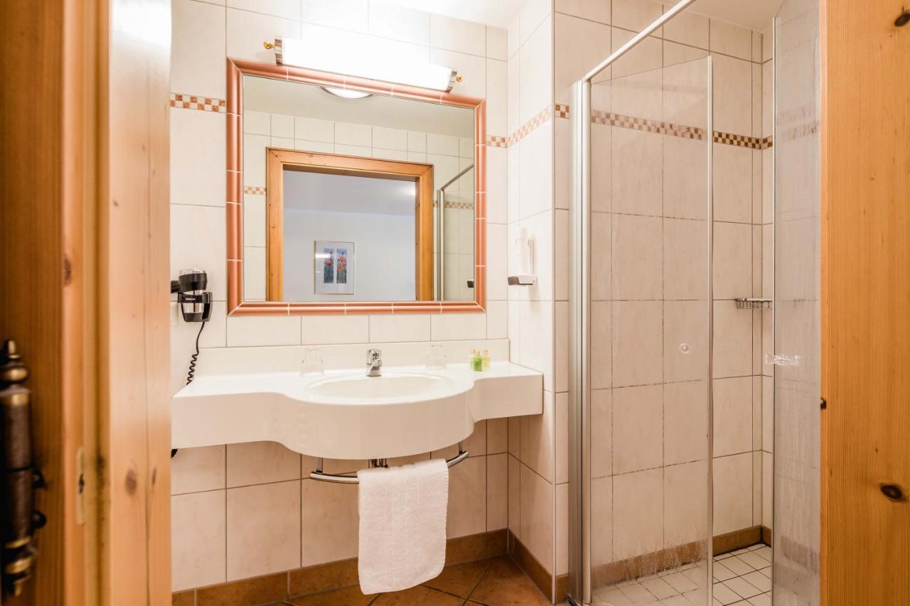 Hotel Bayrischer Loewe Osterhofen Kültér fotó