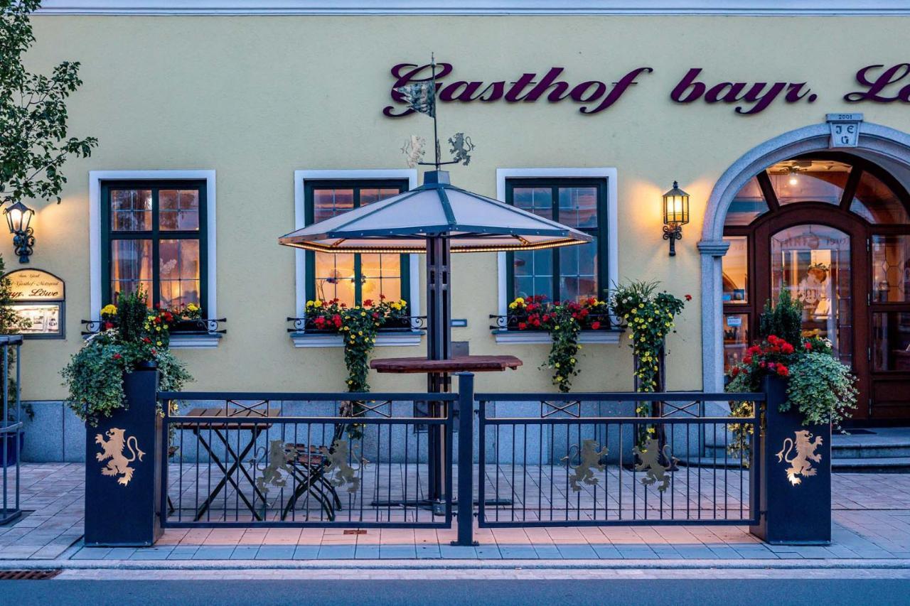 Hotel Bayrischer Loewe Osterhofen Kültér fotó