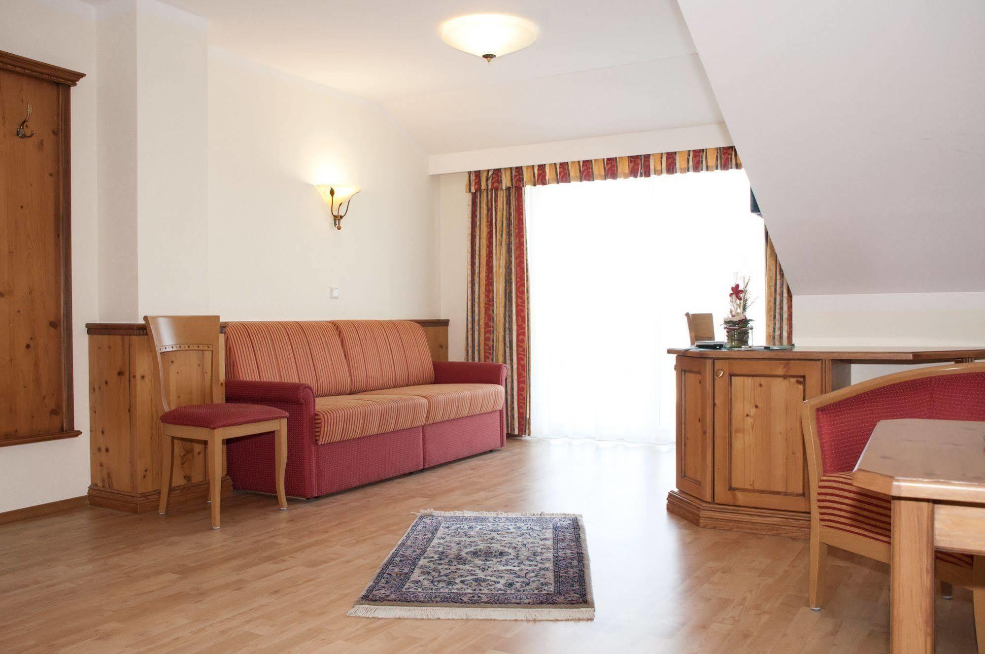 Hotel Bayrischer Loewe Osterhofen Kültér fotó
